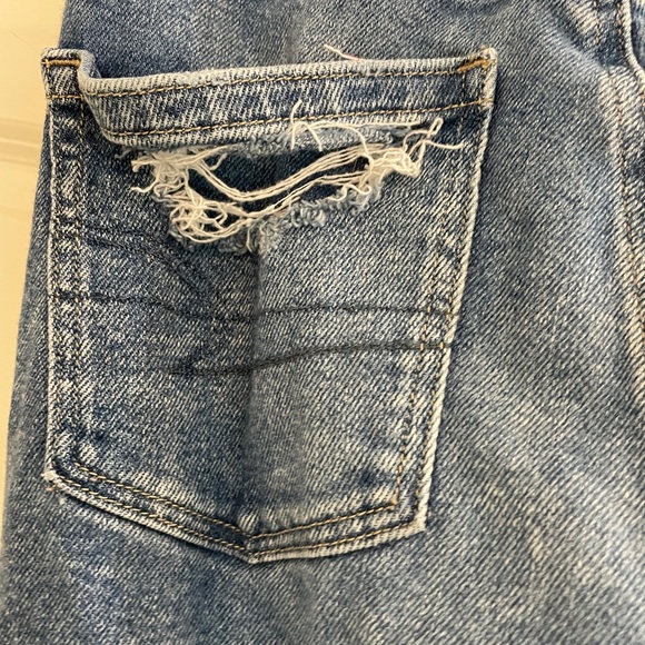 American Eagle ripped mom jeans. - Picture 9 of 14